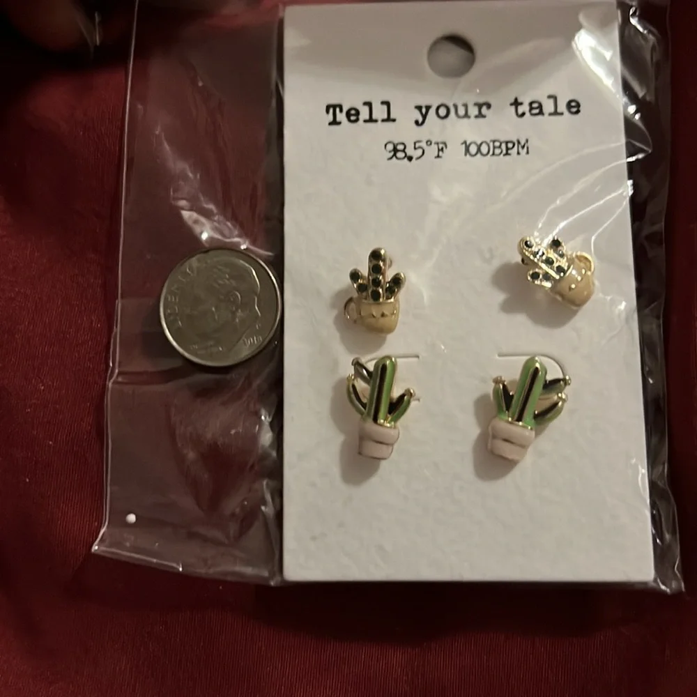 Tell Your Tale Cactus earrings - Picture 2 of 3